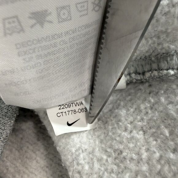 Nike Kobe Bryant Men’s Hoodie 2/8/24 Statue Hoodie Grey Sz M Legacy Mamba Day - Picture 5 of 12